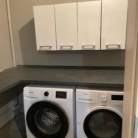 Moderne In Waldrandlage Mit Einem Hauch Von Luxus شقة