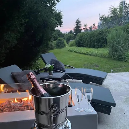 Moderne In Waldrandlage Mit Einem Hauch Von Luxus