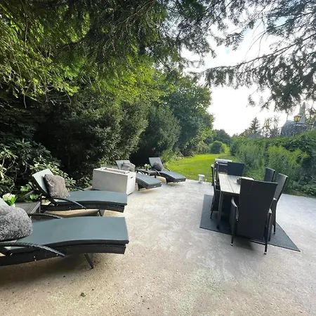 Moderne In Waldrandlage Mit Einem Hauch Von Luxus