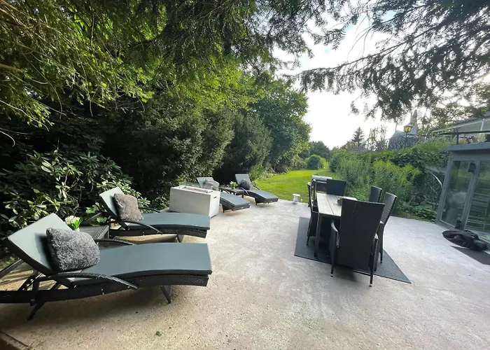 Moderne In Waldrandlage Mit Einem Hauch Von Luxus